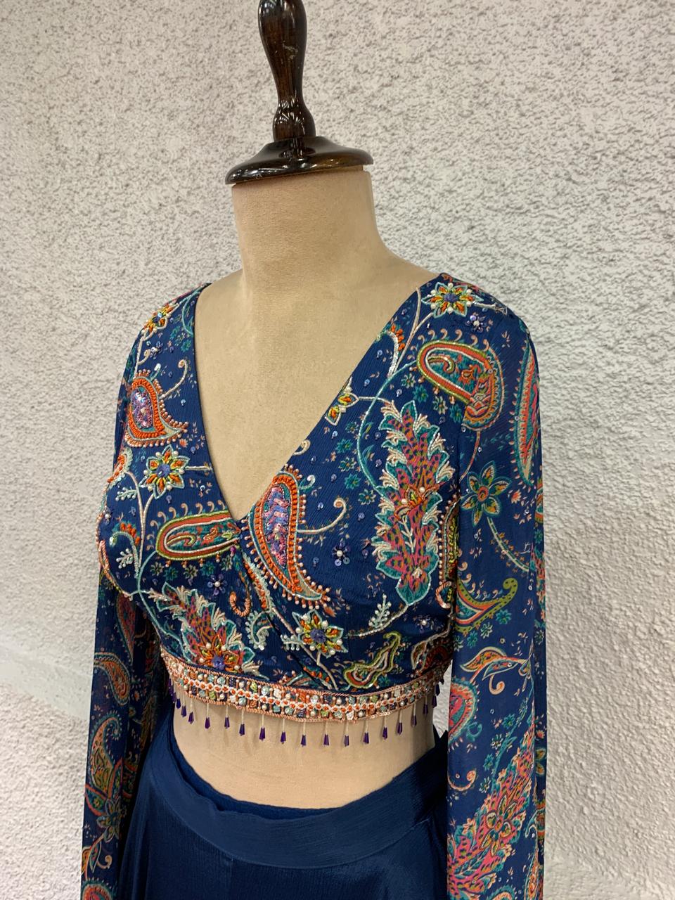 florol print crop top long sleeves-side