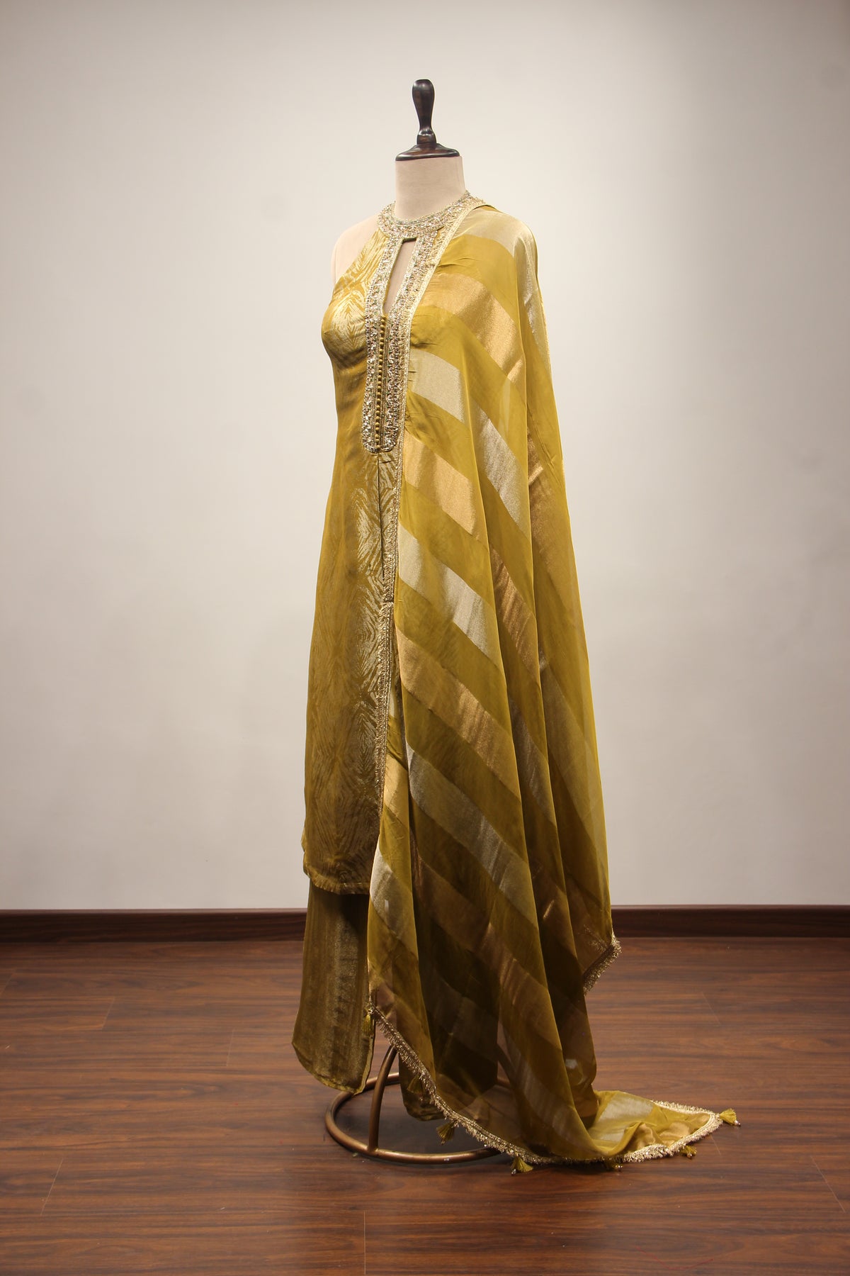 Mehendi Banarasi Brocade Pant Suit with Zardozi & Cut Dana Handwork – other side view